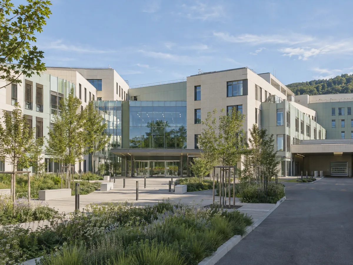 Illustration d’un centre hospitalier contemporain et de son entrée